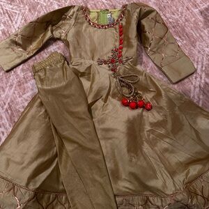 Girls indian outfit. Size 16 in light army green